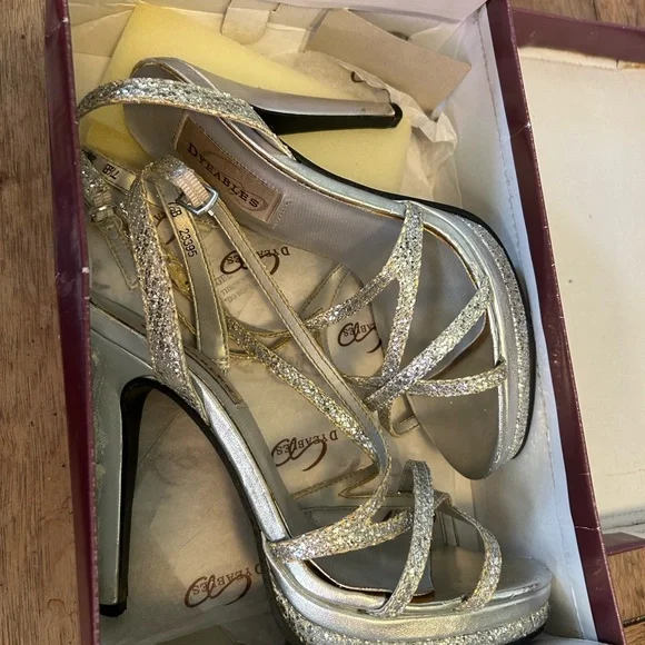 Dyeables Gold Platform Heels - Picture 4 of 7